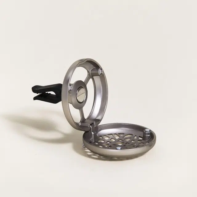 Graphic-car-diffuser-klip-u-refill-Maison-Berger-byHviid