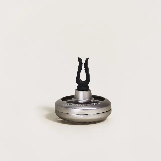 Graphic-car-diffuser-klip-u-refill-Maison-Berger-byHviid