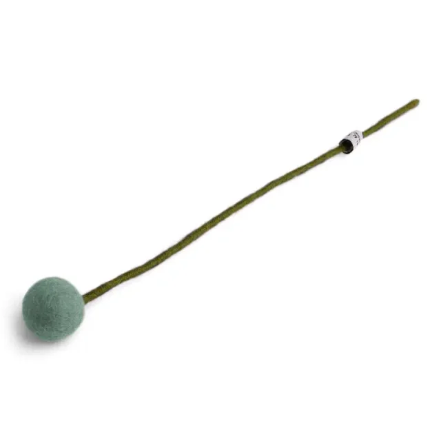 dusty_light_green_dia3_kugleblomster_filtblomster_en_gry_og_sif_byhviid